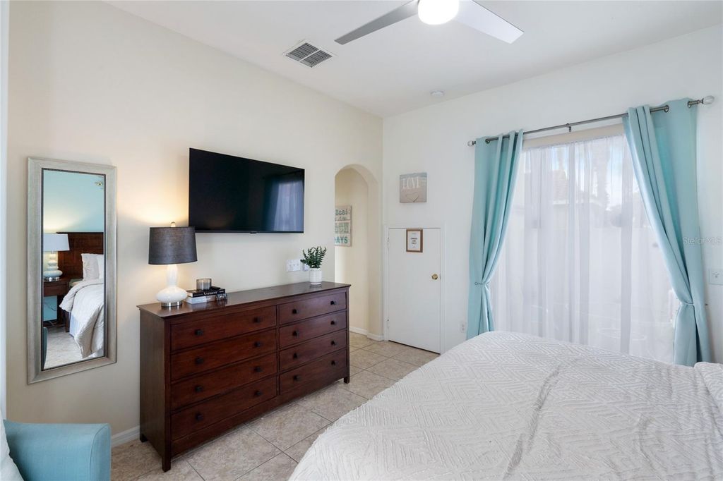 Image 14 of property listing at 730 BRUNELLO DRIVE, Davenport, FL 33897