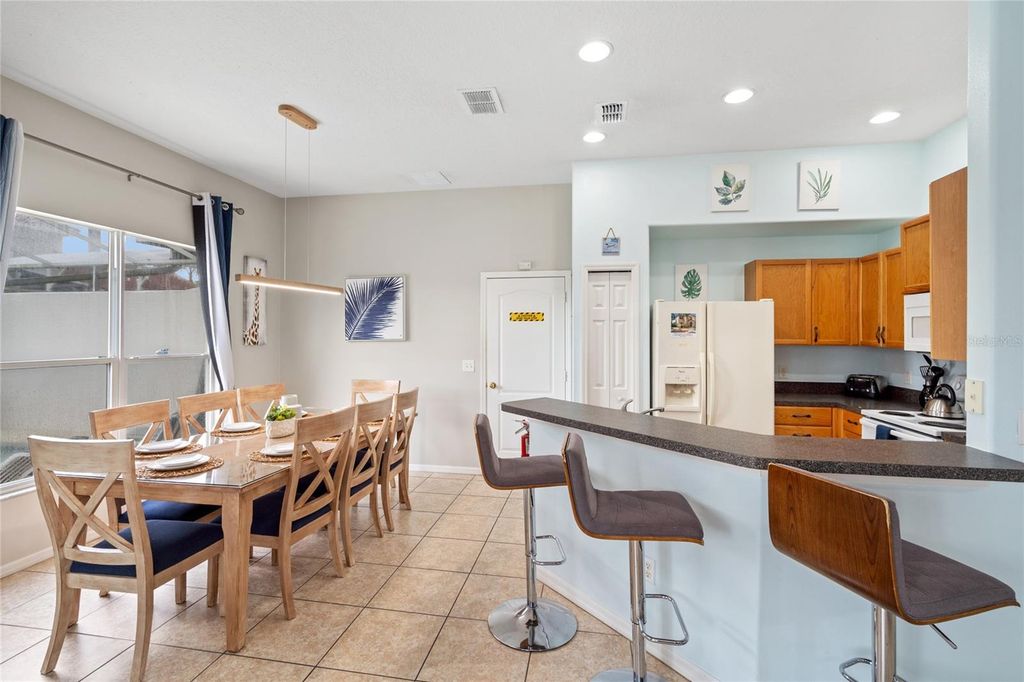 Image 8 of property listing at 730 BRUNELLO DRIVE, Davenport, FL 33897