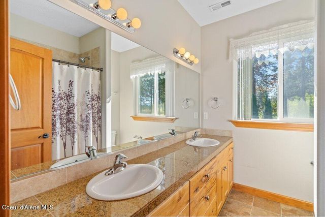 4308 E Rosemont Dr, Athol, ID 83801