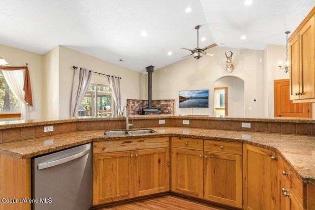 4308 E Rosemont Dr, Athol, ID 83801