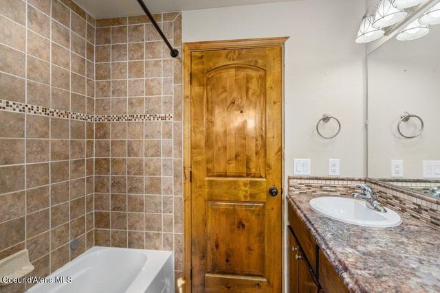 4308 E Rosemont Dr, Athol, ID 83801