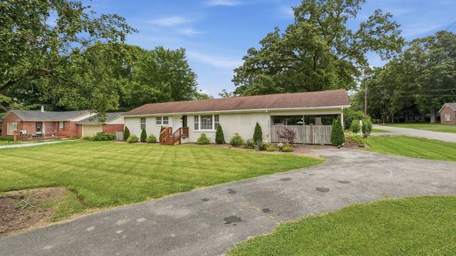 1100 Bragg Cir, Tullahoma, TN 37388