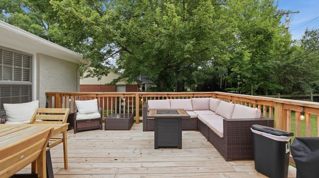 1100 Bragg Cir, Tullahoma, TN 37388