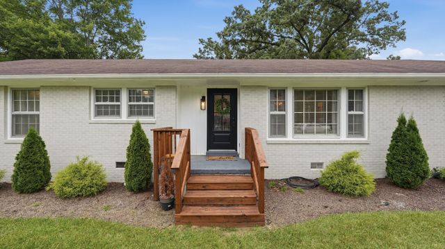 1100 Bragg Cir, Tullahoma, TN 37388