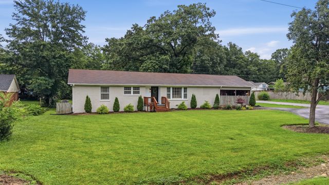 1100 Bragg Cir, Tullahoma, TN 37388