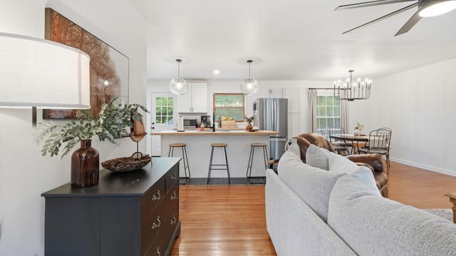 1100 Bragg Cir, Tullahoma, TN 37388