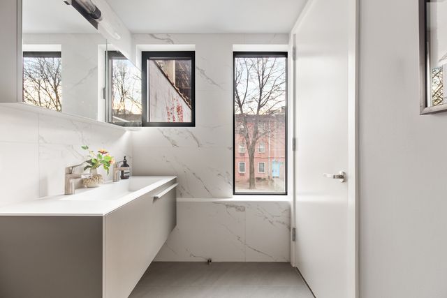 650 E 6TH Street TWH, New York City, NY 10009