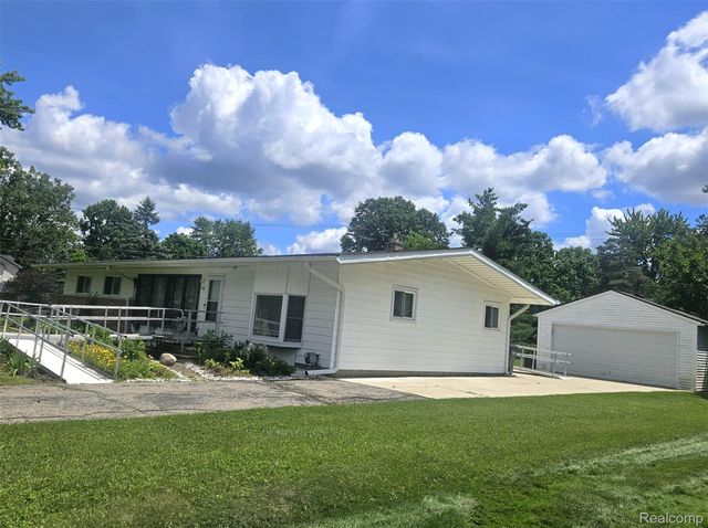 496 E Lovell Drive, Troy, MI 48085