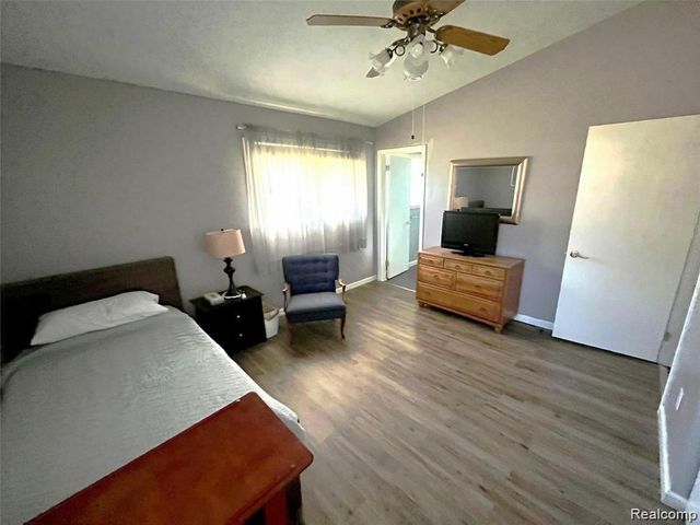 496 E Lovell Drive, Troy, MI 48085