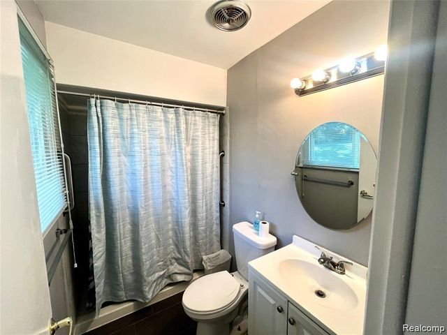 496 E Lovell Drive, Troy, MI 48085