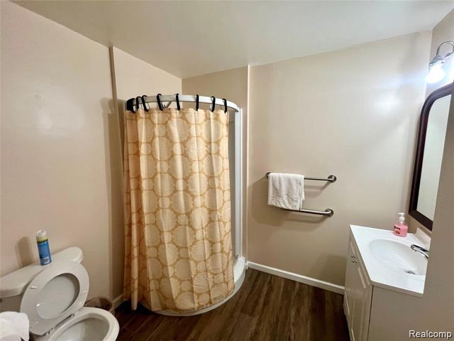 496 E Lovell Drive, Troy, MI 48085