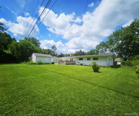 496 E Lovell Drive, Troy, MI 48085