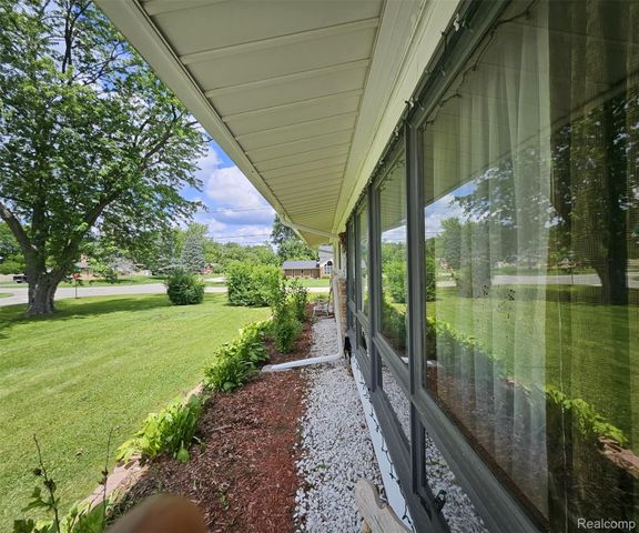 496 E Lovell Drive, Troy, MI 48085