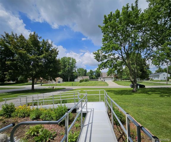 496 E Lovell Drive, Troy, MI 48085