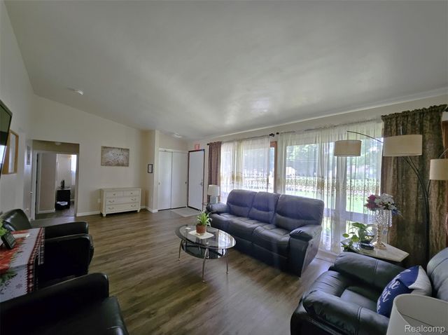 496 E Lovell Drive, Troy, MI 48085
