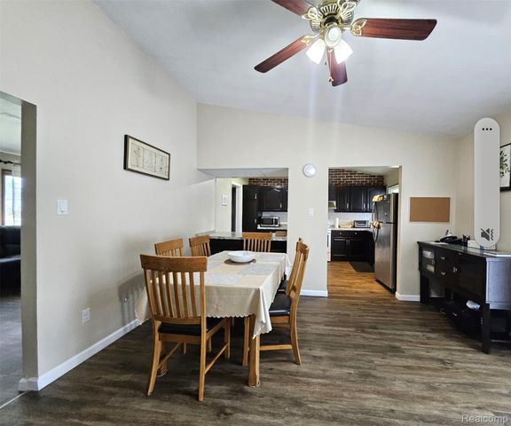 496 E Lovell Drive, Troy, MI 48085