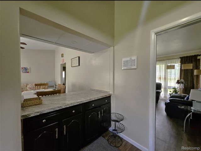 496 E Lovell Drive, Troy, MI 48085
