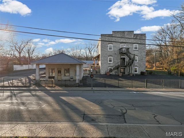 305 N Main Street, Ste Genevieve, MO 63670