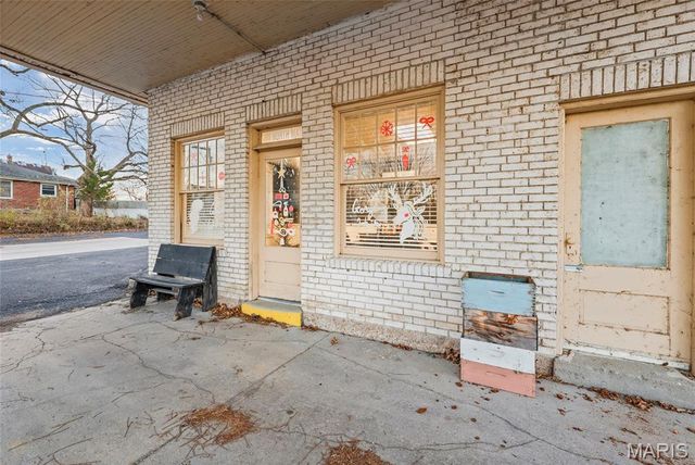 305 N Main Street, Ste Genevieve, MO 63670