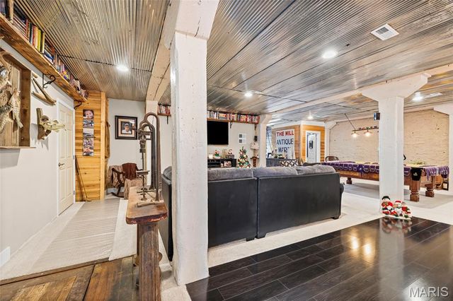 305 N Main Street, Ste Genevieve, MO 63670