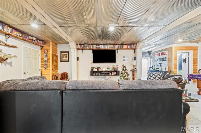 305 N Main Street, Ste Genevieve, MO 63670