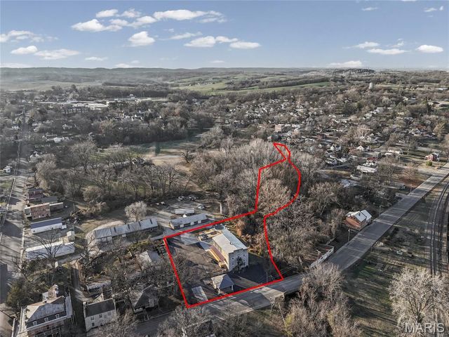 305 N Main Street, Ste Genevieve, MO 63670