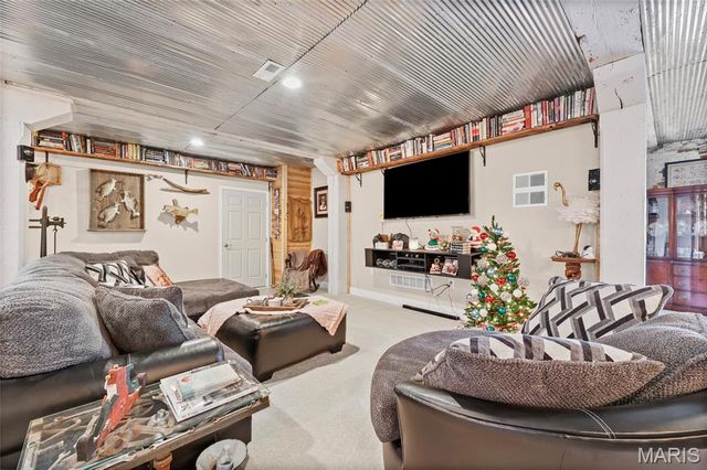 305 N Main Street, Ste Genevieve, MO 63670