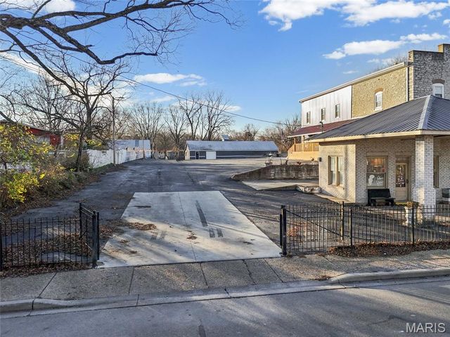 305 N Main Street, Ste Genevieve, MO 63670