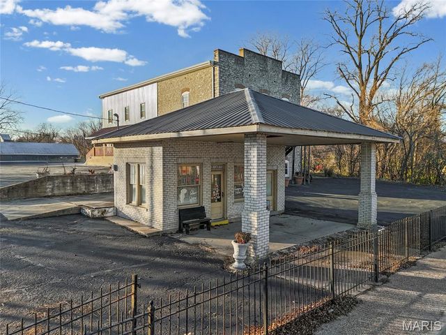 305 N Main Street, Ste Genevieve, MO 63670