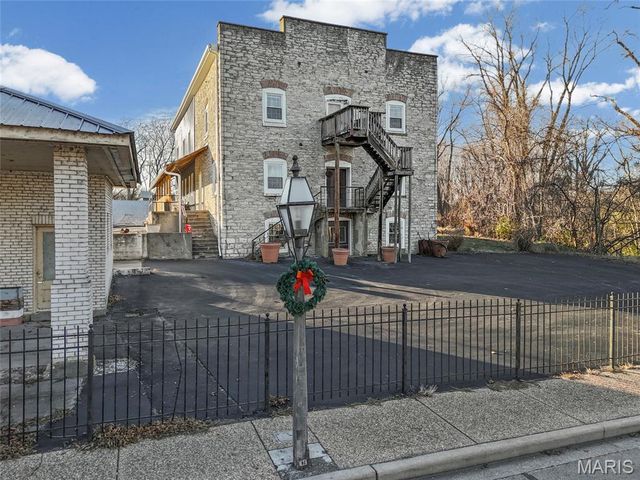 305 N Main Street, Ste Genevieve, MO 63670