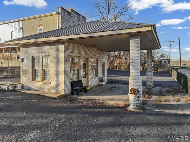 305 N Main Street, Ste Genevieve, MO 63670