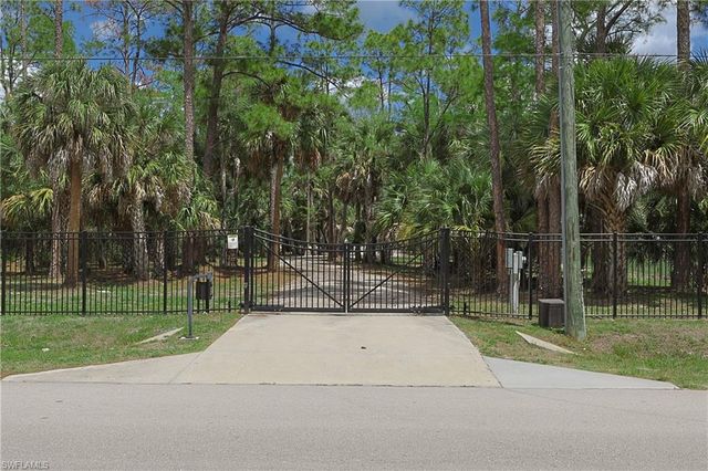 421 35th AVE NE, Naples, FL 34120
