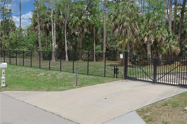 421 35th AVE NE, Naples, FL 34120