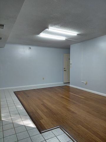 124 Tennis Plaza Rd 51, Dracut, MA 01826