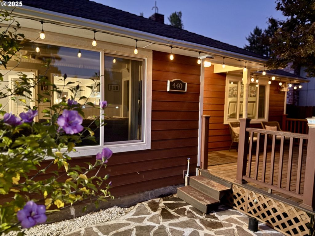 440 W DARTMOUTH St, Gladstone, OR 97027