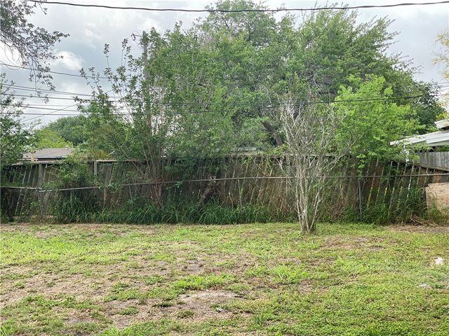 1106 Stratton Dr, Corpus Christi, TX 78412