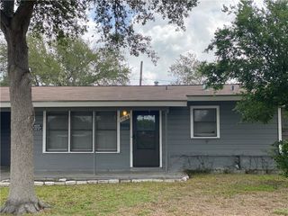 1106 Stratton Dr, Corpus Christi, TX 78412