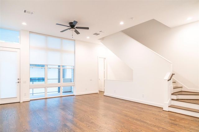 5869 E Post Oak Lane, Houston, TX 77055