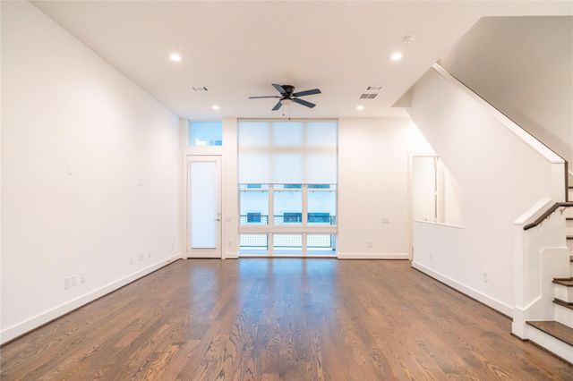 5869 E Post Oak Lane, Houston, TX 77055