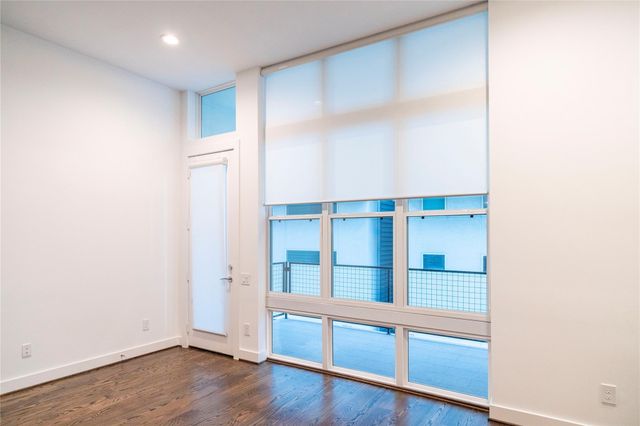 5869 E Post Oak Lane, Houston, TX 77055