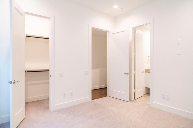 5869 E Post Oak Lane, Houston, TX 77055