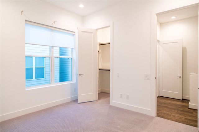 5869 E Post Oak Lane, Houston, TX 77055