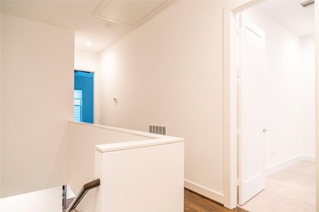 5869 E Post Oak Lane, Houston, TX 77055