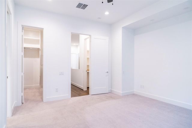 5869 E Post Oak Lane, Houston, TX 77055