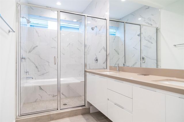 5869 E Post Oak Lane, Houston, TX 77055