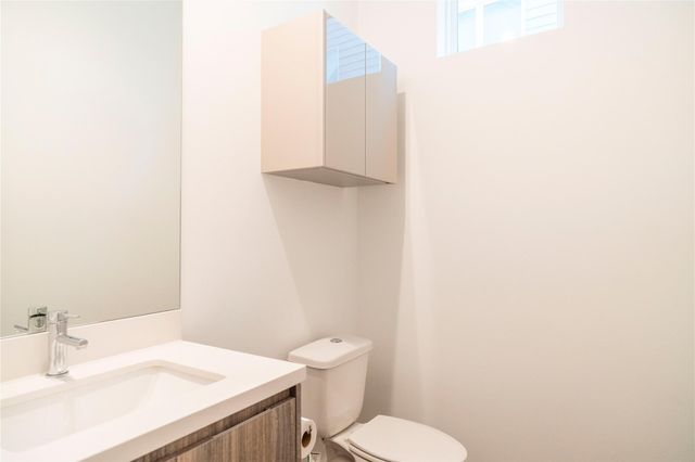 5869 E Post Oak Lane, Houston, TX 77055