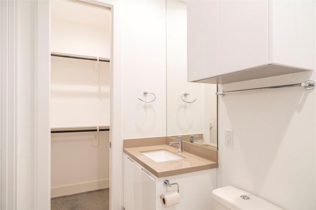 5869 E Post Oak Lane, Houston, TX 77055