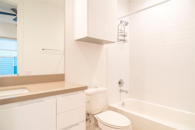 5869 E Post Oak Lane, Houston, TX 77055