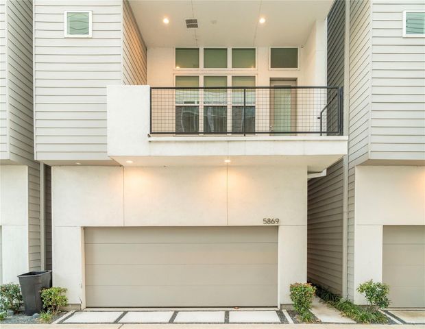 5869 E Post Oak Lane, Houston, TX 77055