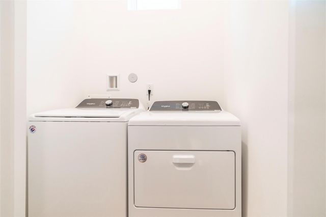 5869 E Post Oak Lane, Houston, TX 77055